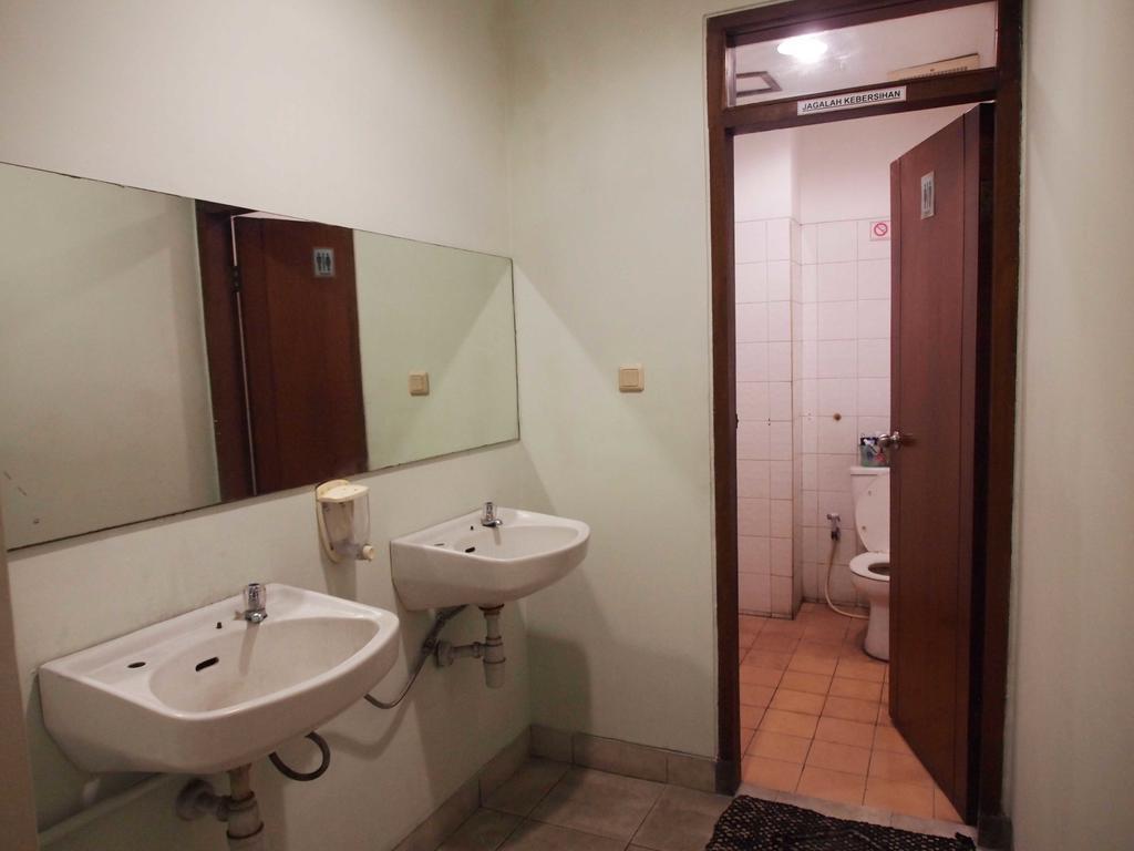 Wisma tamu Ct 195