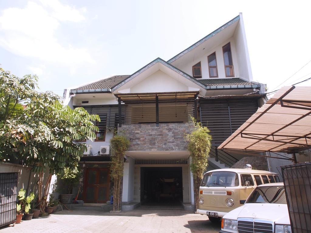 Wisma tamu Ct 195